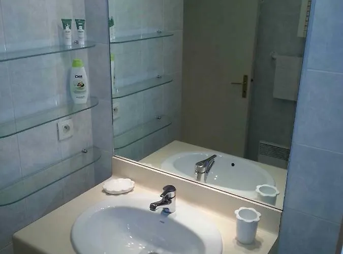 Vieux Nice, Grand 2p Sur Jardins, Parking, Calme, Soleil *