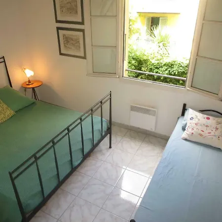 Appartement Vieux Nice, Grand 2 Pièces Sur Jardins, Parking, Calme